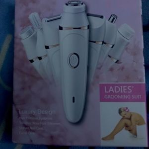 Ladies’ Grooming Kit